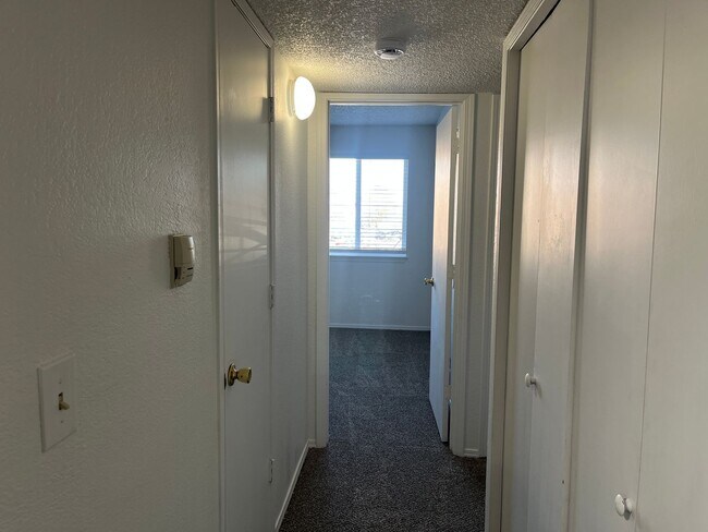 Building Photo - 2 bed 2 bath Condo W/D in Unit - $500 off first months rent!