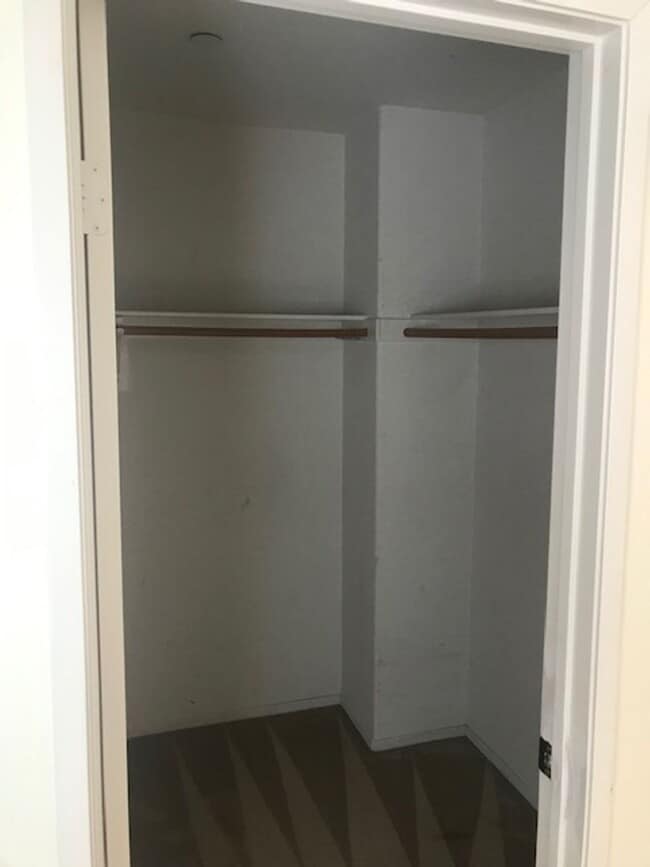 Building Photo - Gated Community!