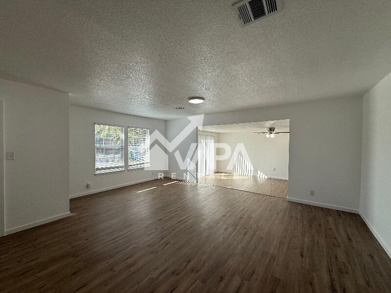 Building Photo - 143 Huxley Dr