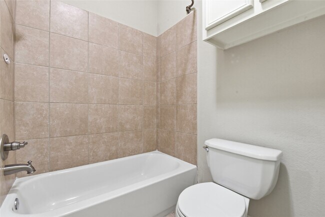 Building Photo - 415 San Julio St