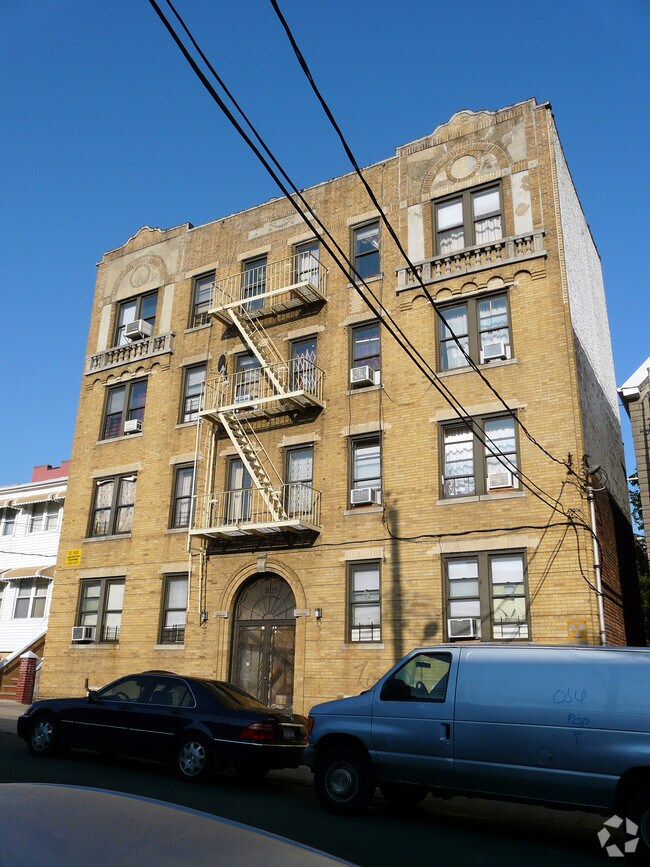 Primary Photo - 3035 Radcliff Ave