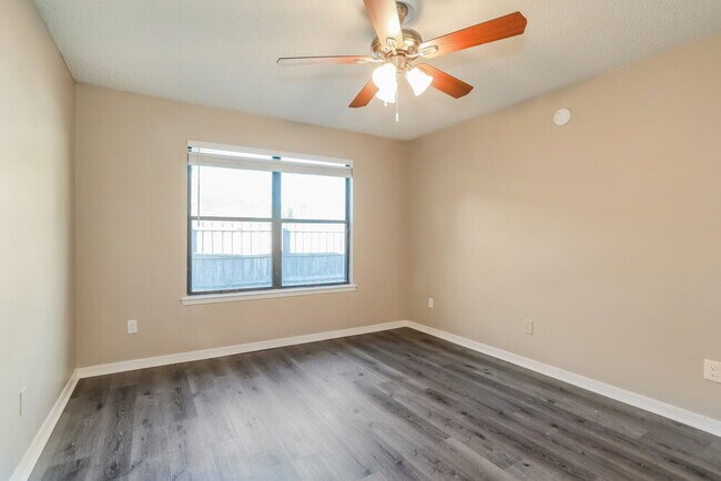 Building Photo - 3667 Lumberjack Cir N