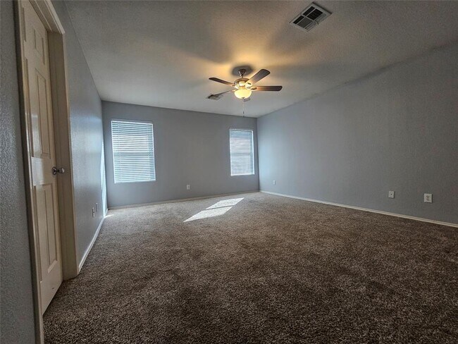 Building Photo - 201 Bluebonnet Tr