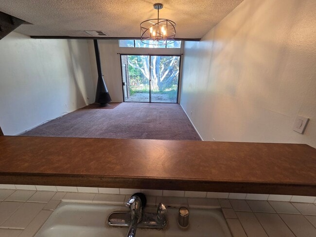 Building Photo - Charming 1 Bed, 1 Bath Lakewood Shores condo!