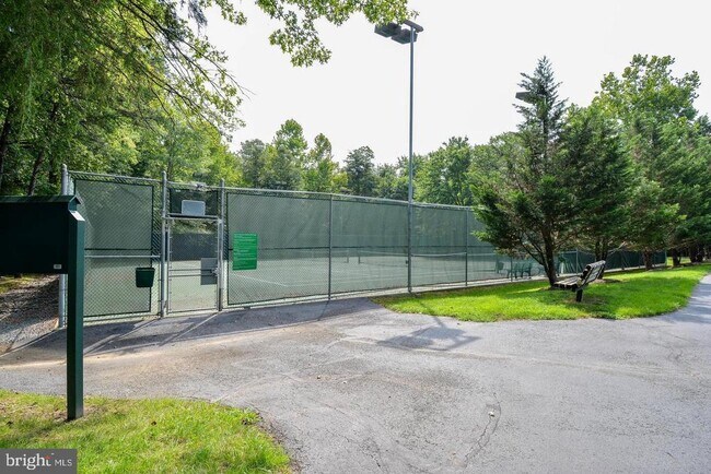 Building Photo - 13527 Point Pleasant Dr