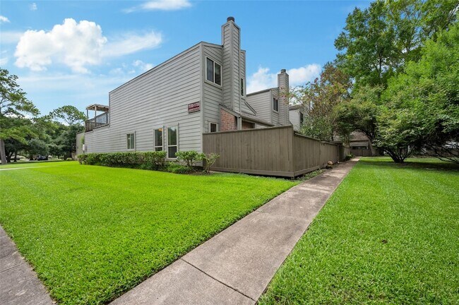 Building Photo - 11709 Lakeside Pl Dr