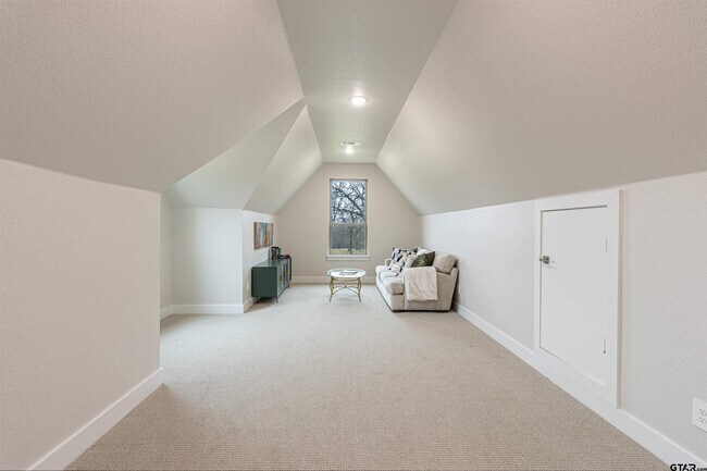 Building Photo - 4218 Hogan Dr