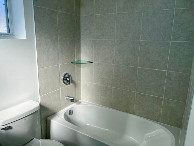 Building Photo - 2776 SE 26th Ave