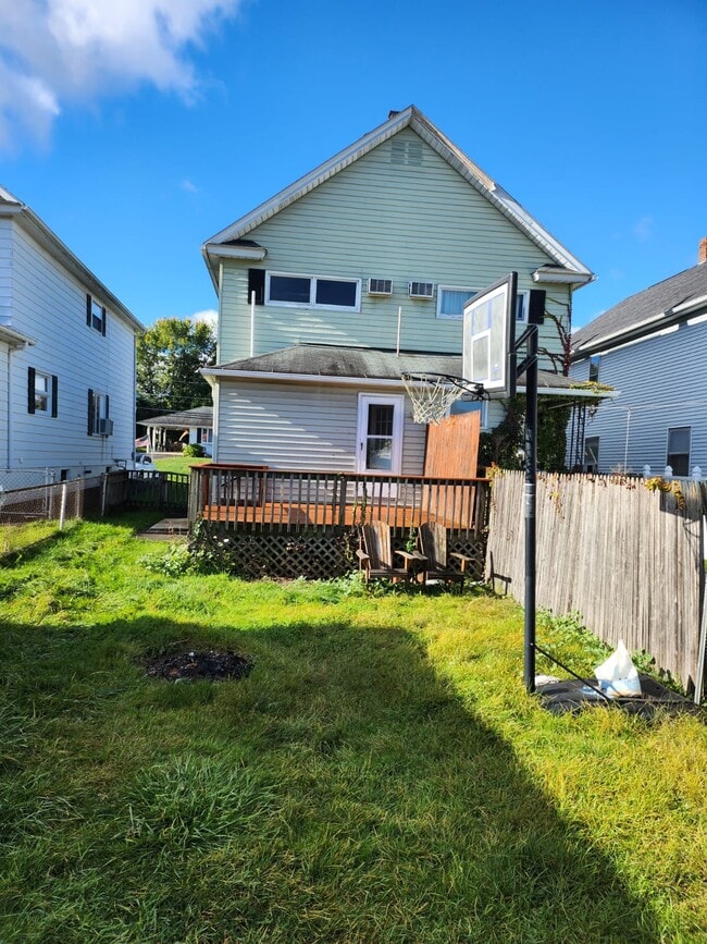 Building Photo - 648 E Scott St