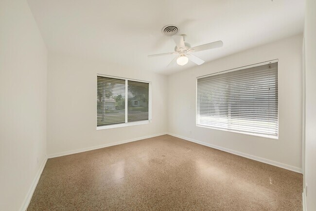 Building Photo - 2022 Collier Ave