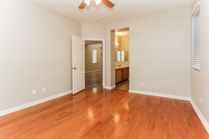 Building Photo - 10932 Napa Ridge Dr