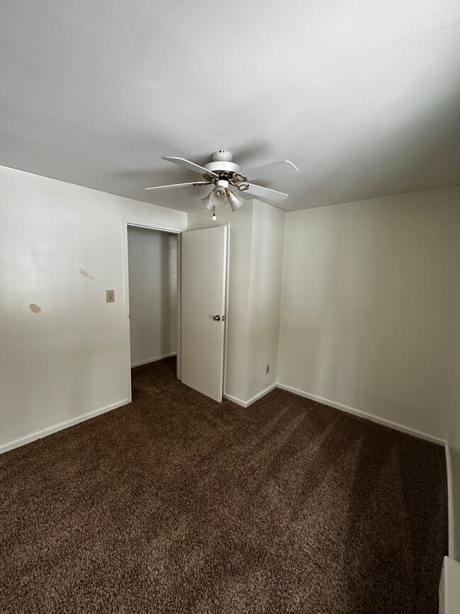 Building Photo - 298 Lumar Dr