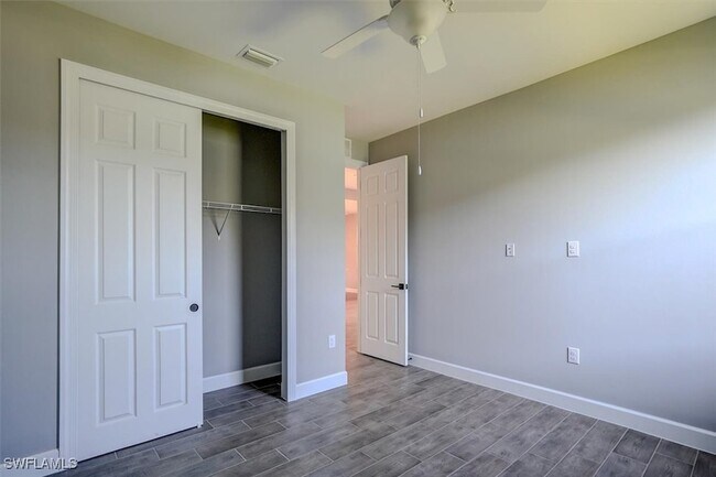 Building Photo - 428 SW 28th Pl