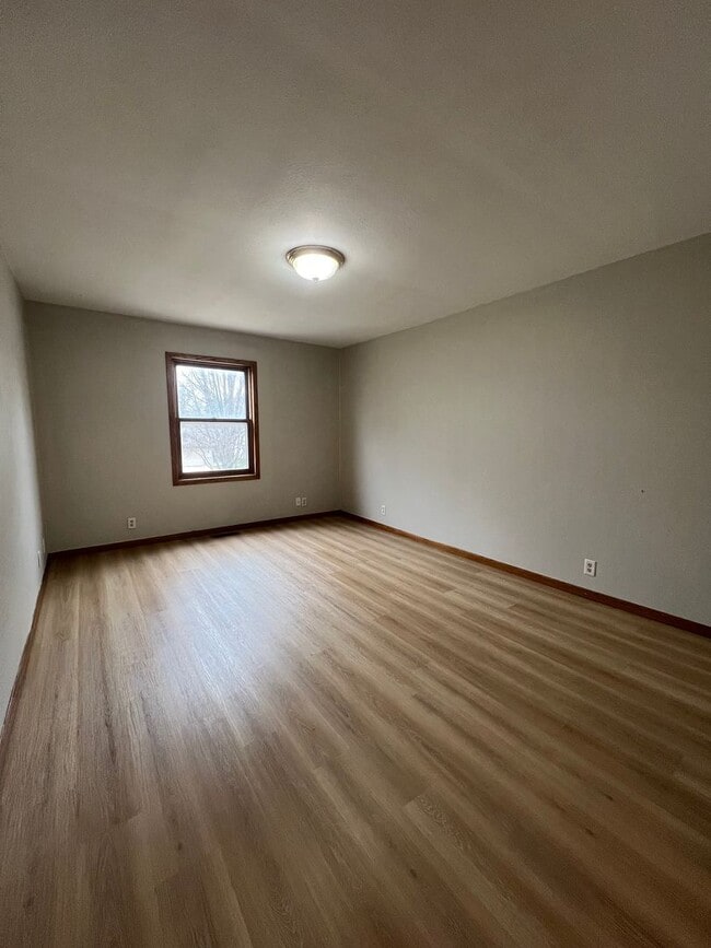 Building Photo - 2540 S Edgewood Dr