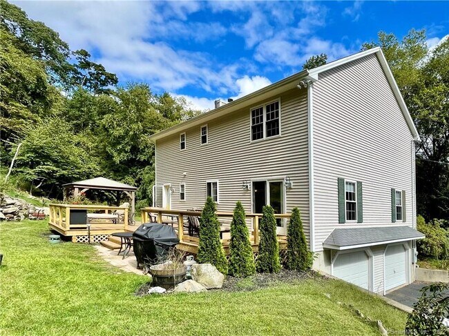 Building Photo - 753 Long Hill Ave