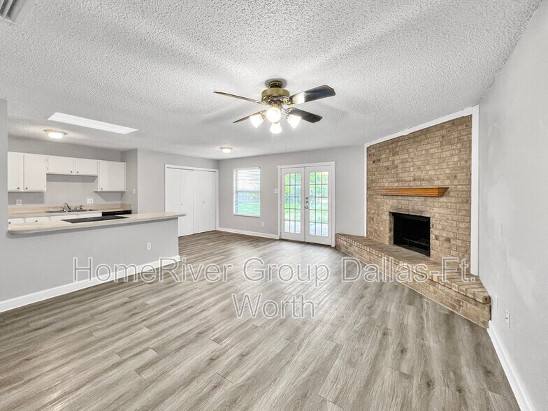 Building Photo - 9703 La Rochelle Dr