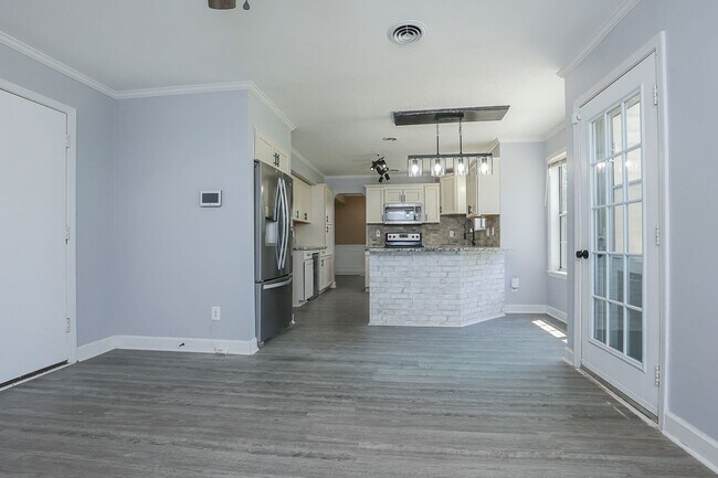Building Photo - 4 bedroom 3 Bath in Tangelwoods - Fenced in backyard