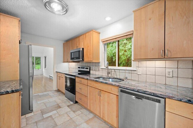 Building Photo - 605 Heritage Hills
