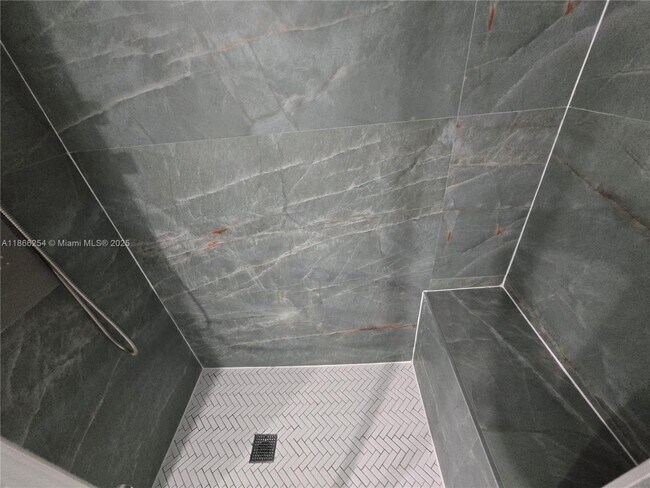 Building Photo - 7400 Radice Ct