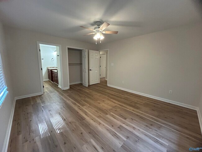 Building Photo - 285 Ruby Dr