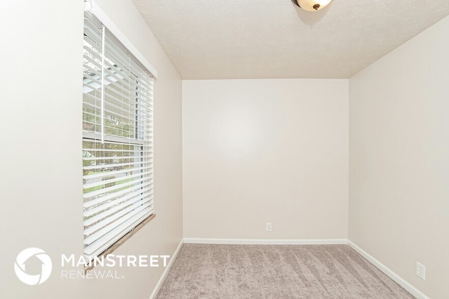 Building Photo - 1049 Roswell Rd