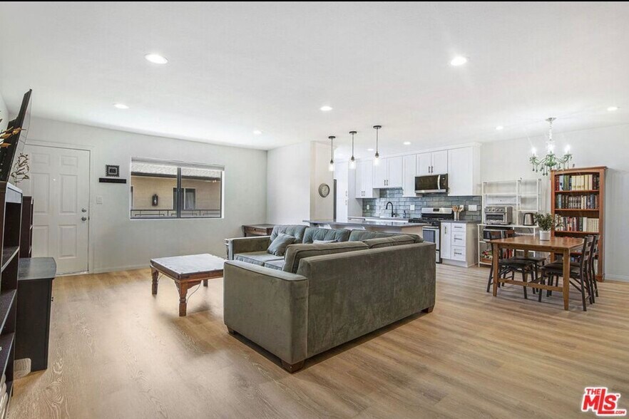 Building Photo - 4358 Mammoth Ave