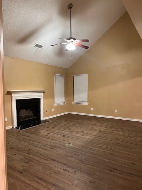 Living Room w/vaulted ceiling - 3572 Devon Chase Rd