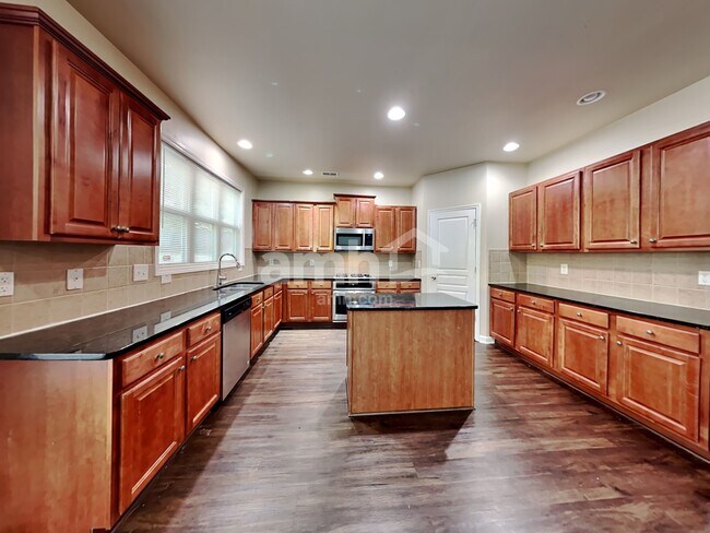 Building Photo - 748 York View Dr