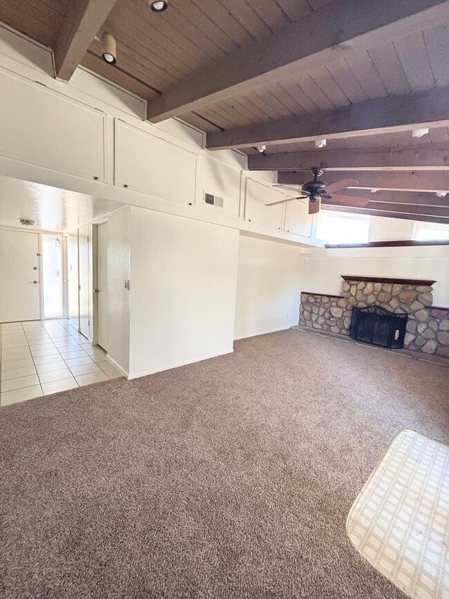 Building Photo - Lovely 3 Bedroom Home in Established Neigh...