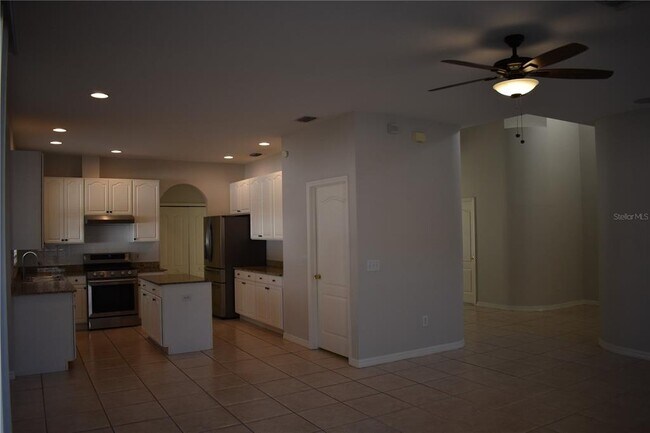 Building Photo - 15509 Montilla Loop