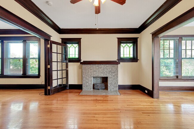 Building Photo - Shaw-ty is a 10