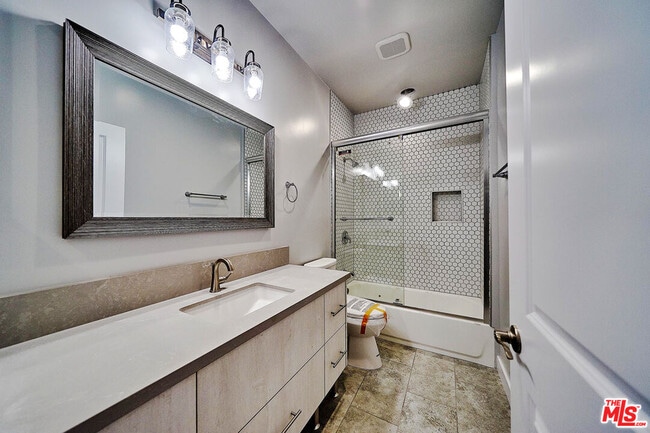 Building Photo - 1226 Meadowbrook Ave