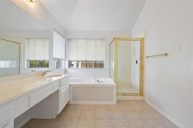 Building Photo - 11032 Crossland Dr