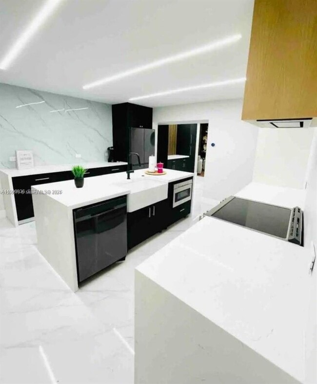 Building Photo - 2612 SW 12th St