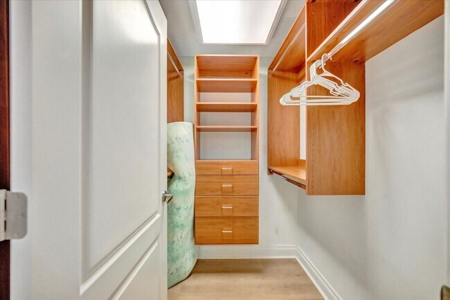 Building Photo - 6406 Gulf Dr