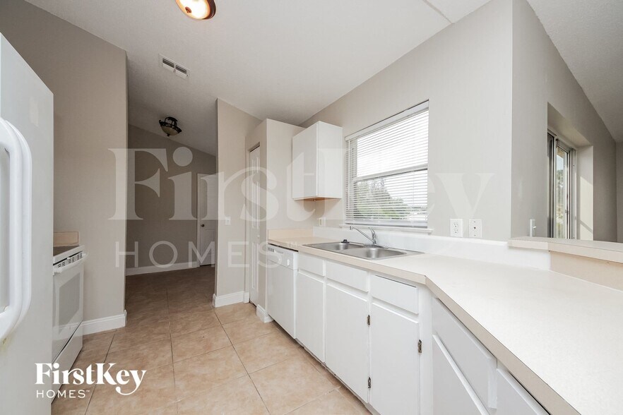 Building Photo - 256 Canterbury Ct