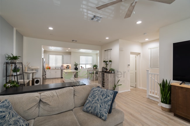 Building Photo - Stunning Verano at Skyline |Gated Community |HOA, Pool, Playground