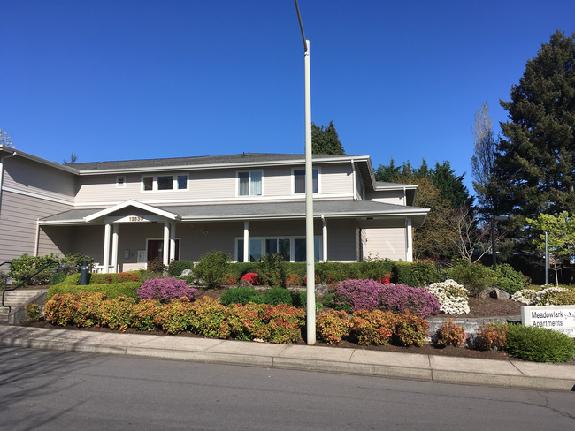 Building Photo - Meadowlark Apartments