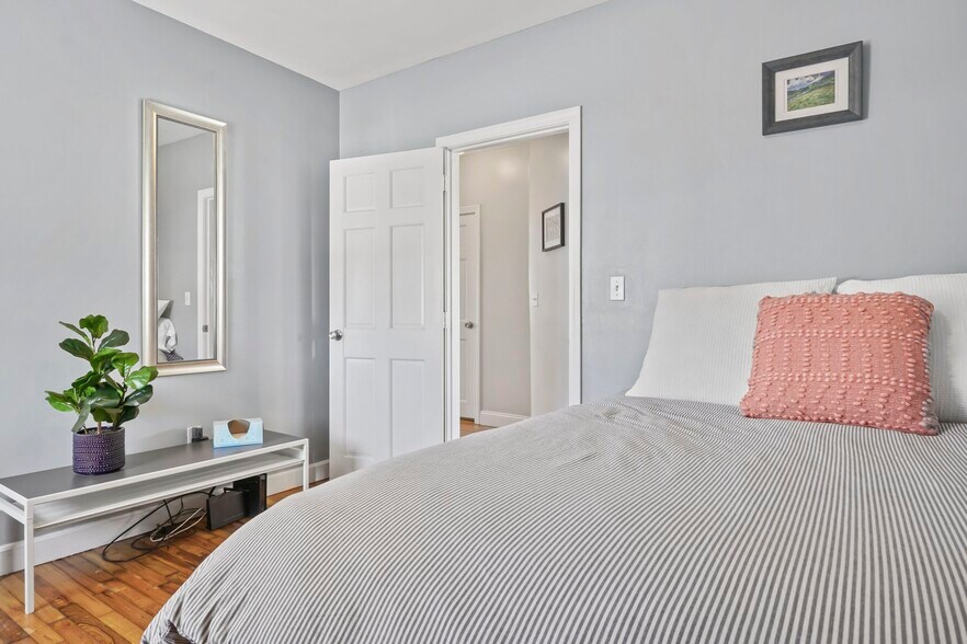 Building Photo - 372 Broadway