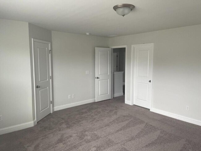 Building Photo - 152 Calhoun Fls Dr