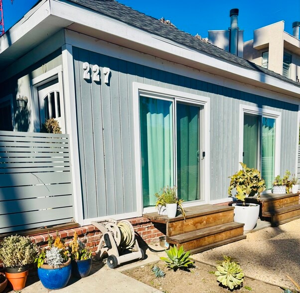 Front house - 227 Bay St