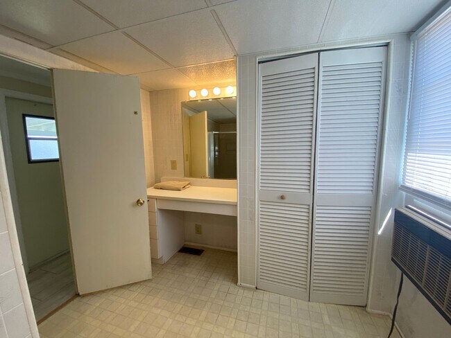 Building Photo - Holiday Park *short or long term rental av...