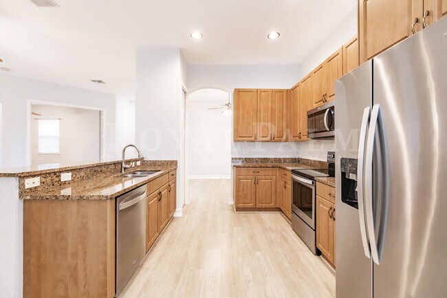 Building Photo - 12060 Lucca St