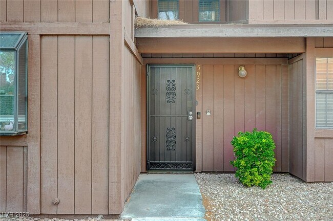 Building Photo - 5923 Laredo St