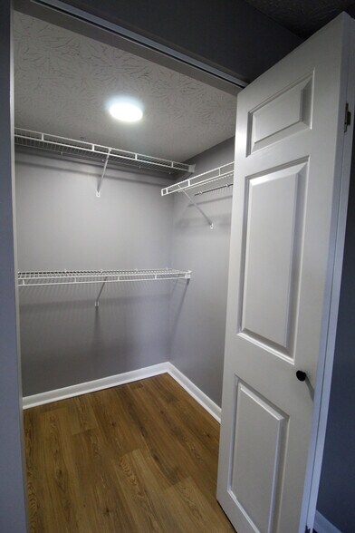 Building Photo - 2127 Deerfield Pl