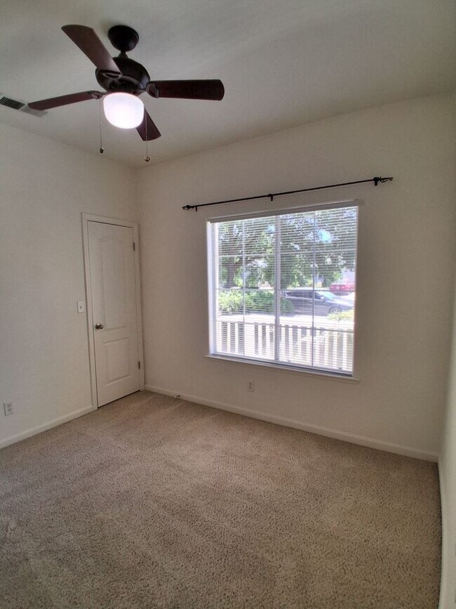 Building Photo - Desirable Clovis Single-Level Home: 3-bedroom, 2-bathroom