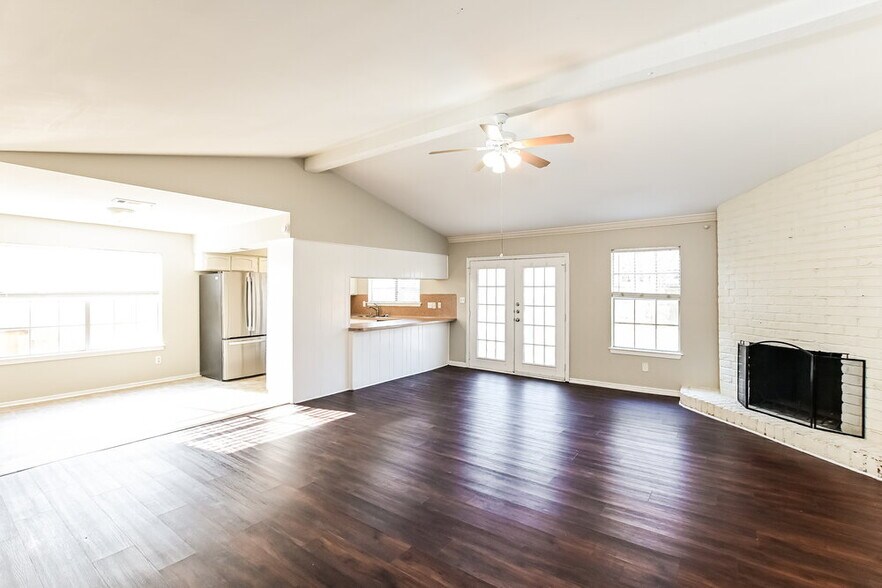 Building Photo - 2703 Wood River Rd