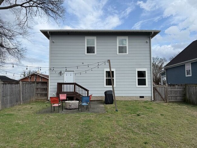Building Photo - Beautiful Two-Story House in Woodbine - Fenced in Backyard