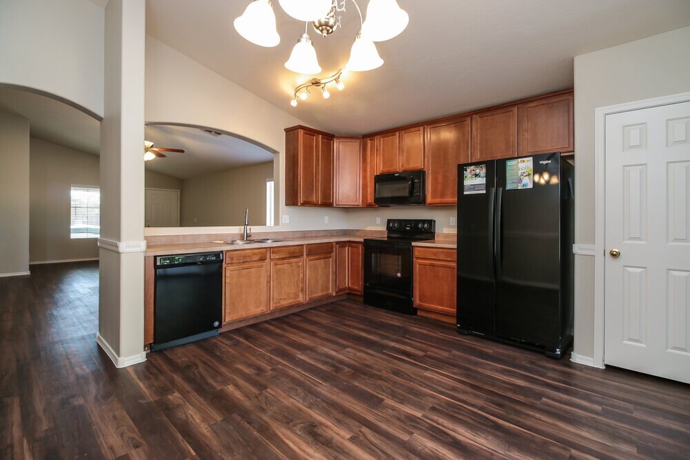 Building Photo - 432 S Sabrina