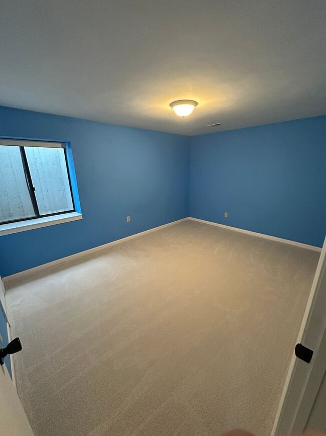 Building Photo - Beautiful 3 Bedroom Home ! Near Mcconnell ...